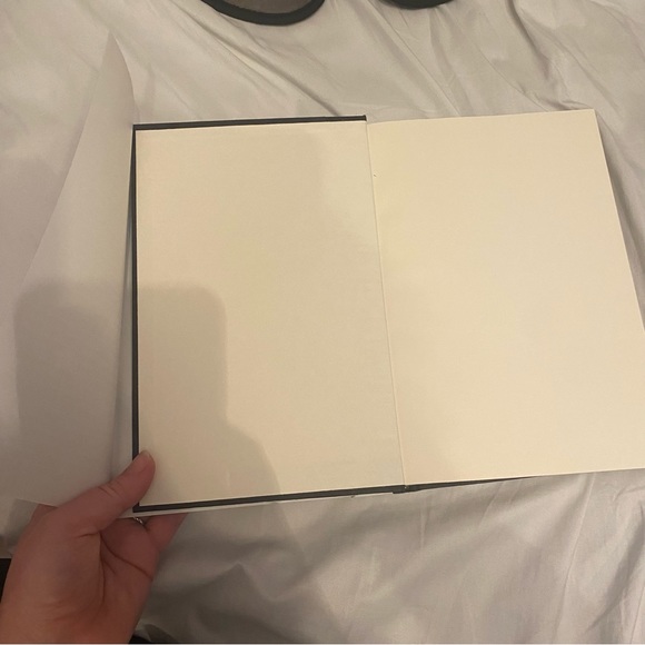 BNWT Unbroken hardcover book by Laura Hillenbrand - Picture 4 of 6